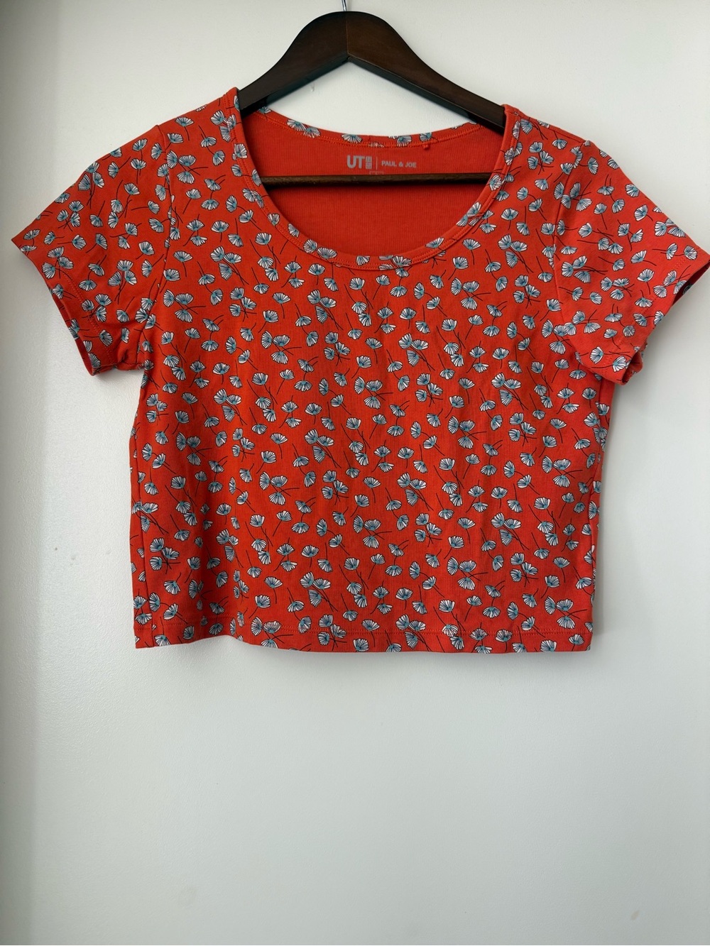 Uniqlo x Paul & Joe UT Red Floral Cropped Tee Size L
